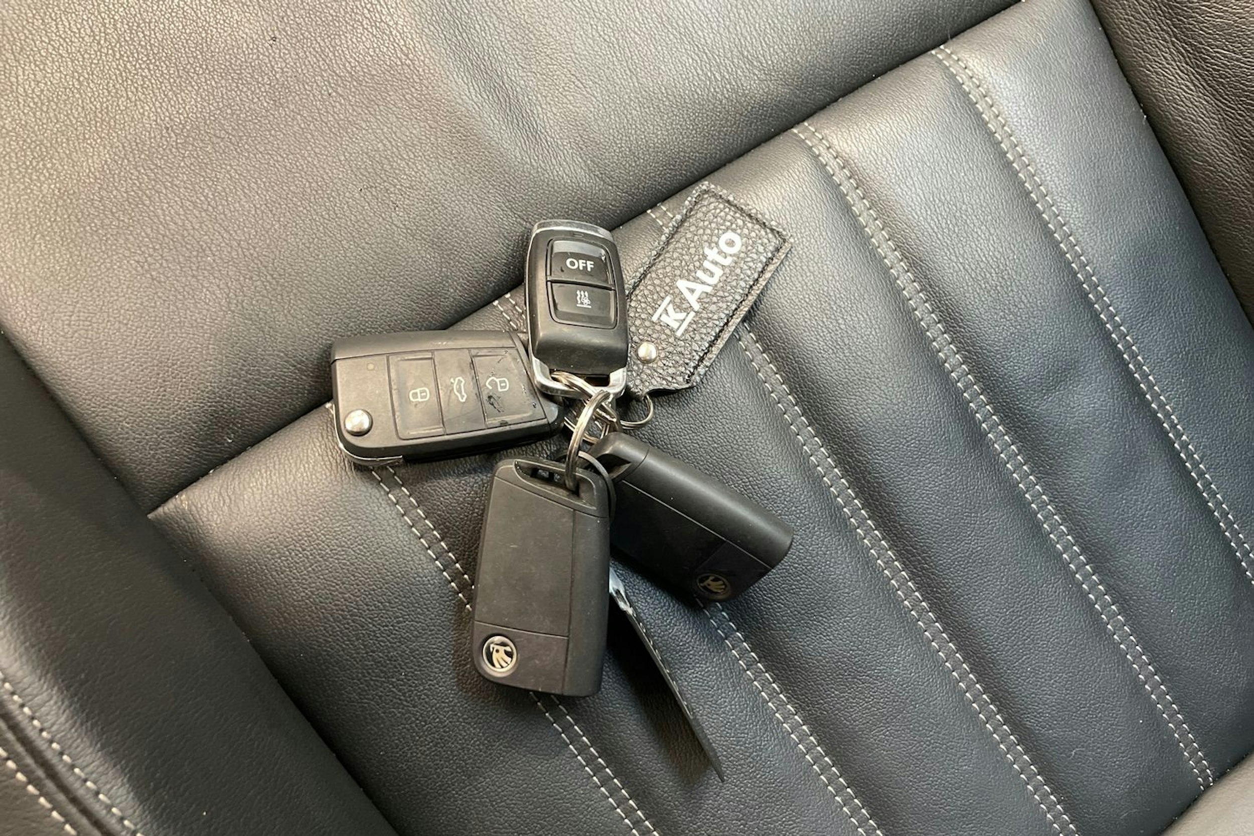 harmaa Skoda Karoq 2019 kuva 38.