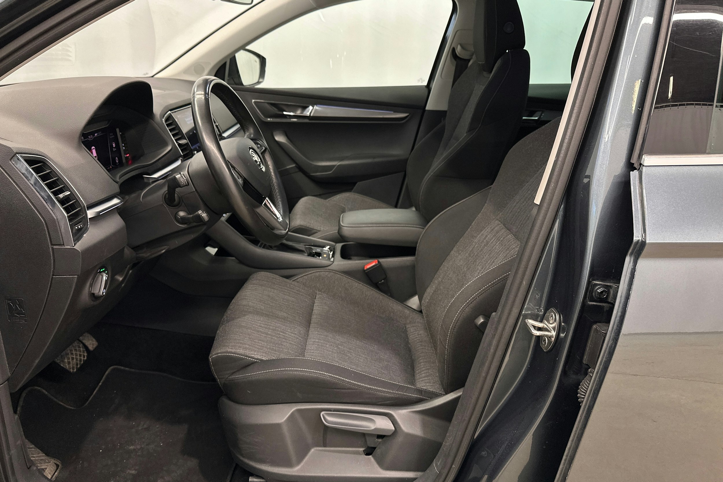 met. harmaa Skoda Karoq 2019 kuva 16.