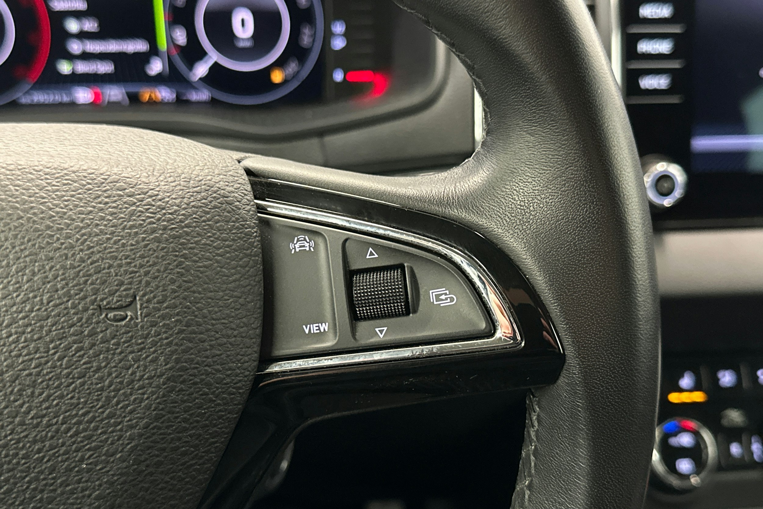 met. harmaa Skoda Karoq 2019 kuva 18.