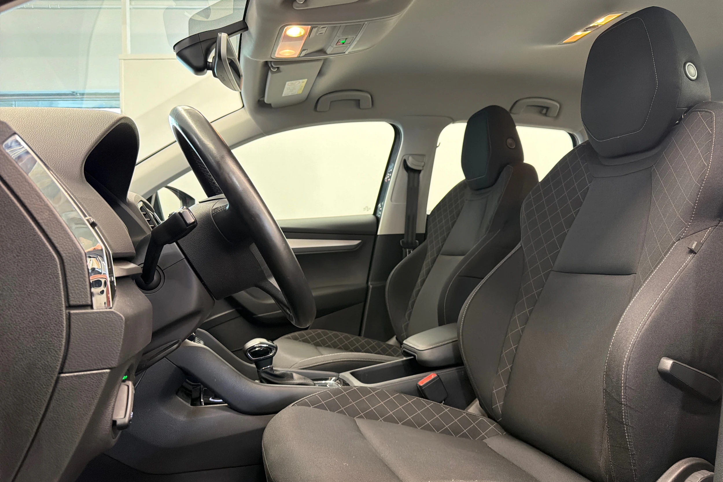 harmaa Skoda Karoq 2020 kuva 12.