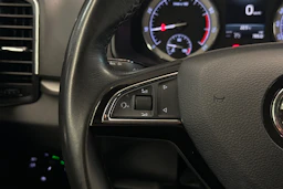 harmaa Skoda Karoq 2020 kuva 16.
