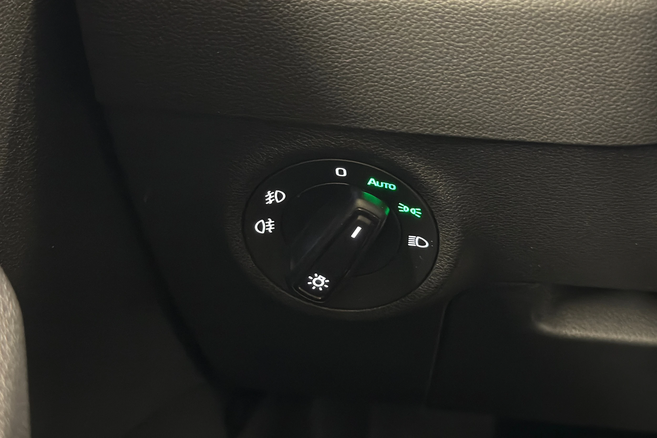 harmaa Skoda Karoq 2020 kuva 19.
