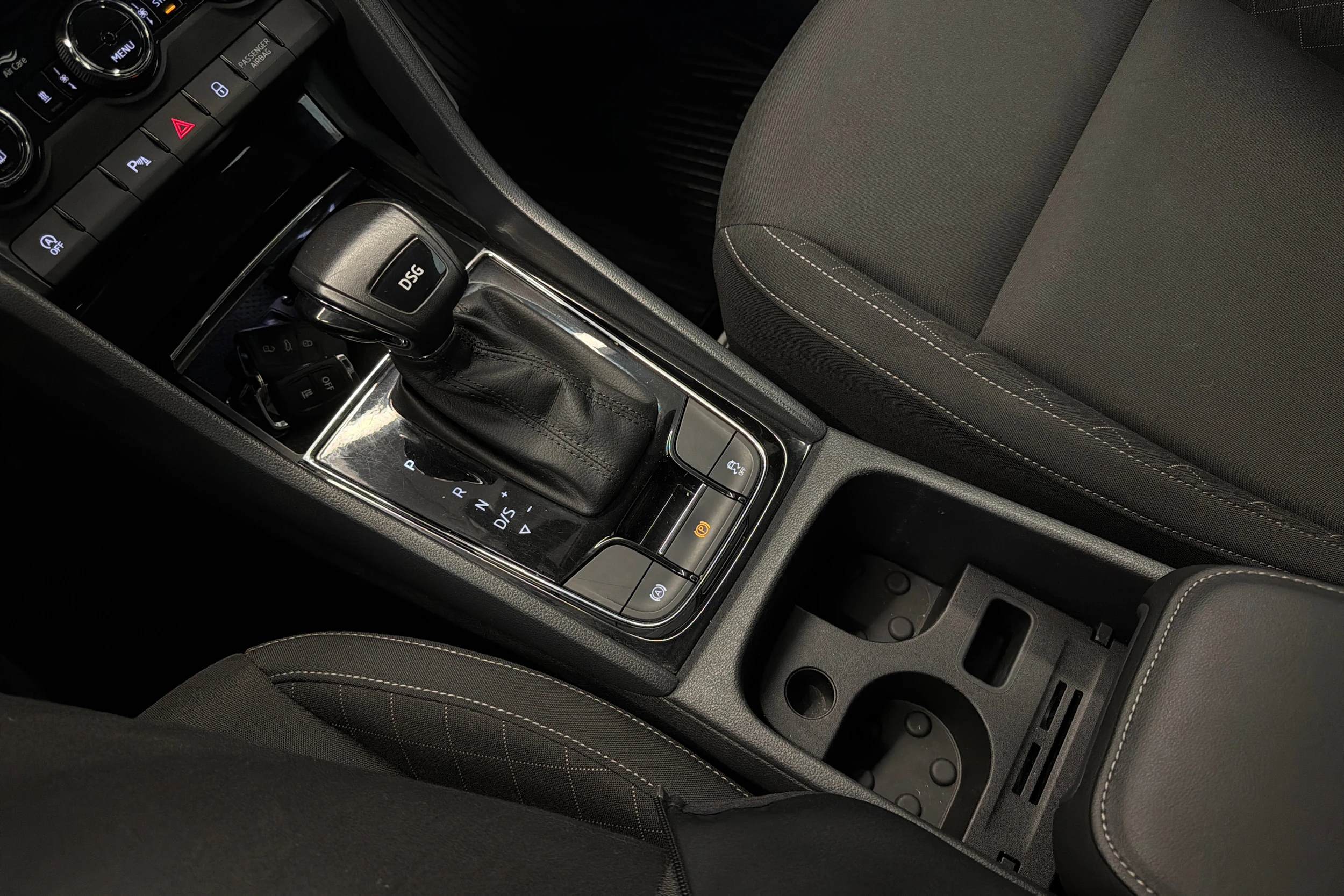 harmaa Skoda Karoq 2020 kuva 21.