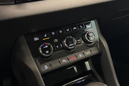 harmaa Skoda Karoq 2020 kuva 22.
