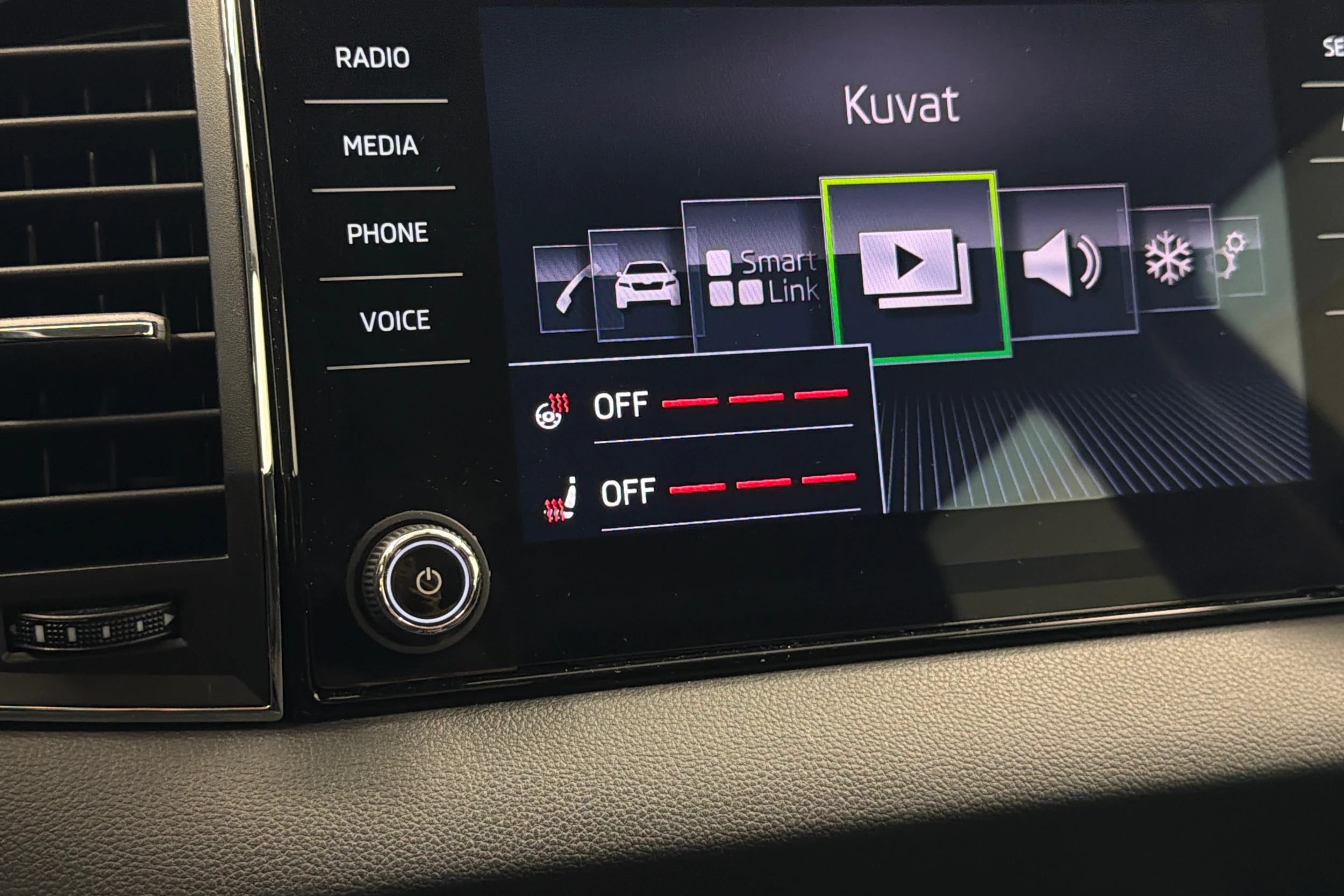 harmaa Skoda Karoq 2020 kuva 26.