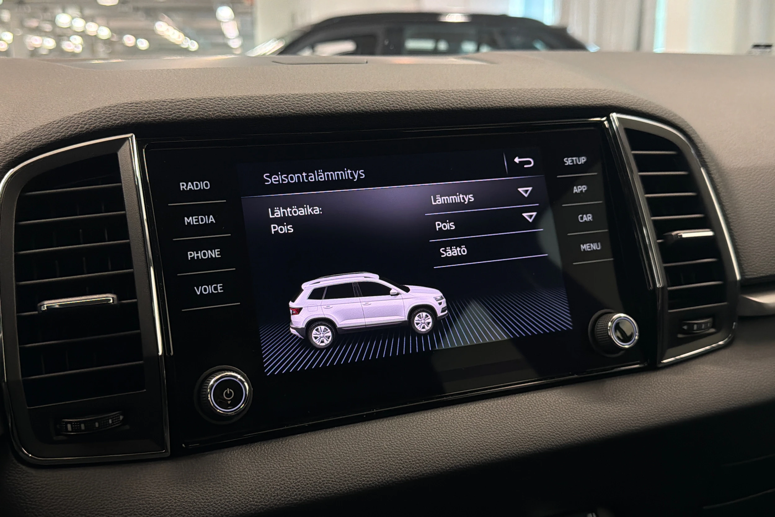harmaa Skoda Karoq 2020 kuva 28.