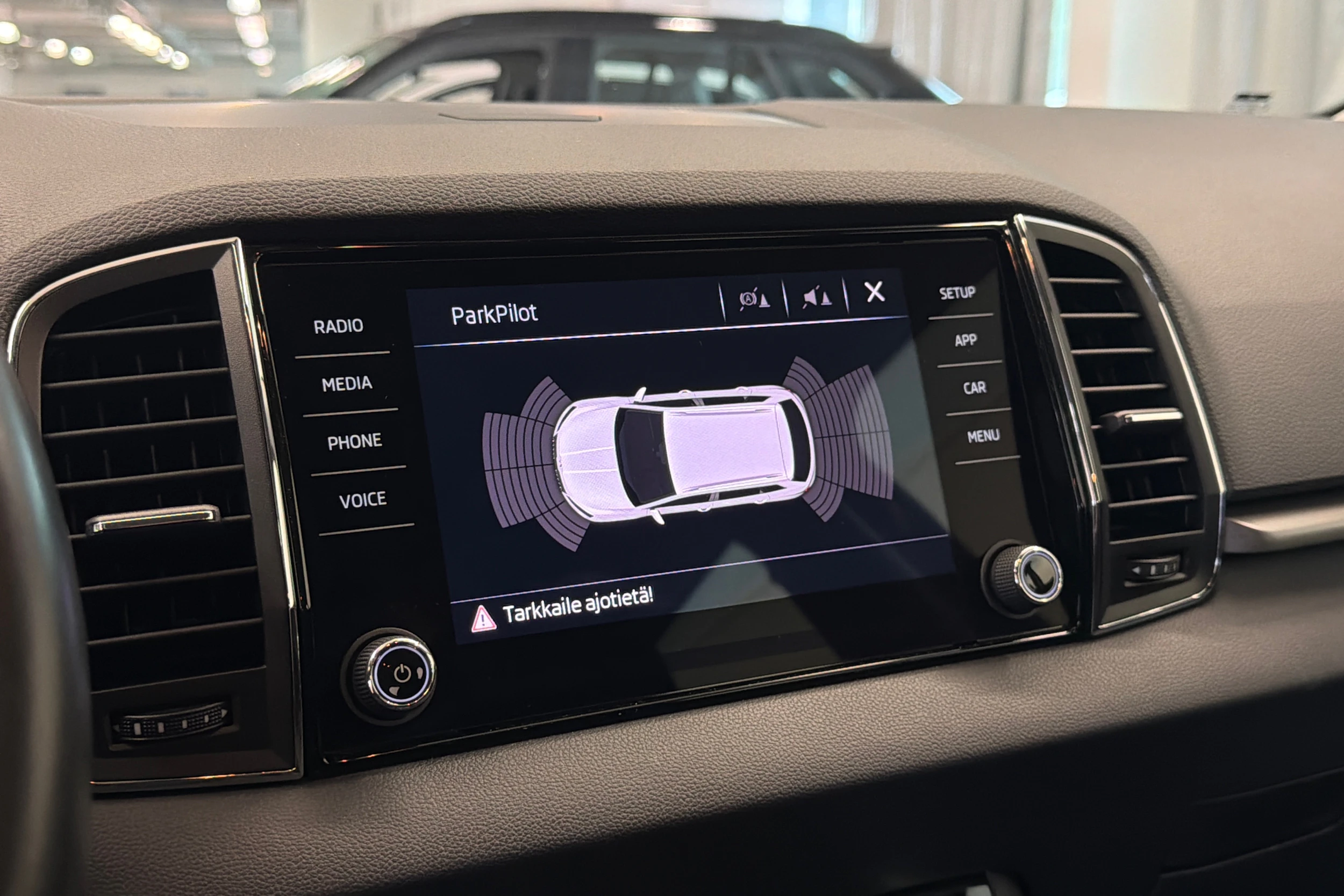 harmaa Skoda Karoq 2020 kuva 30.