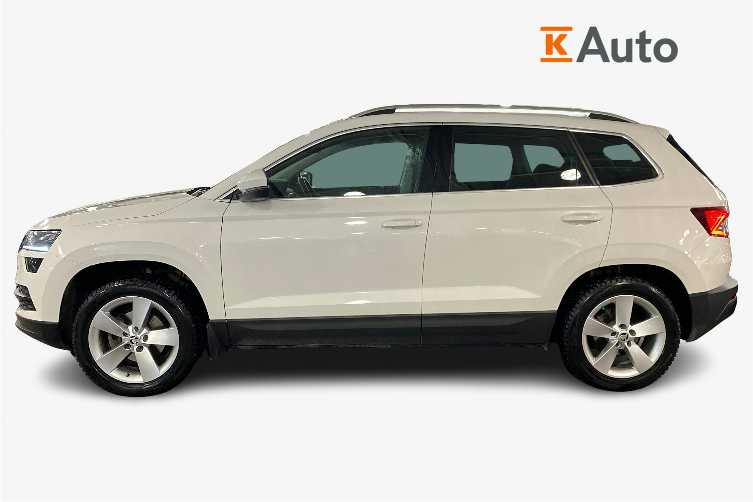 Valkoinen Skoda KAROQ 2020 kuva 6.