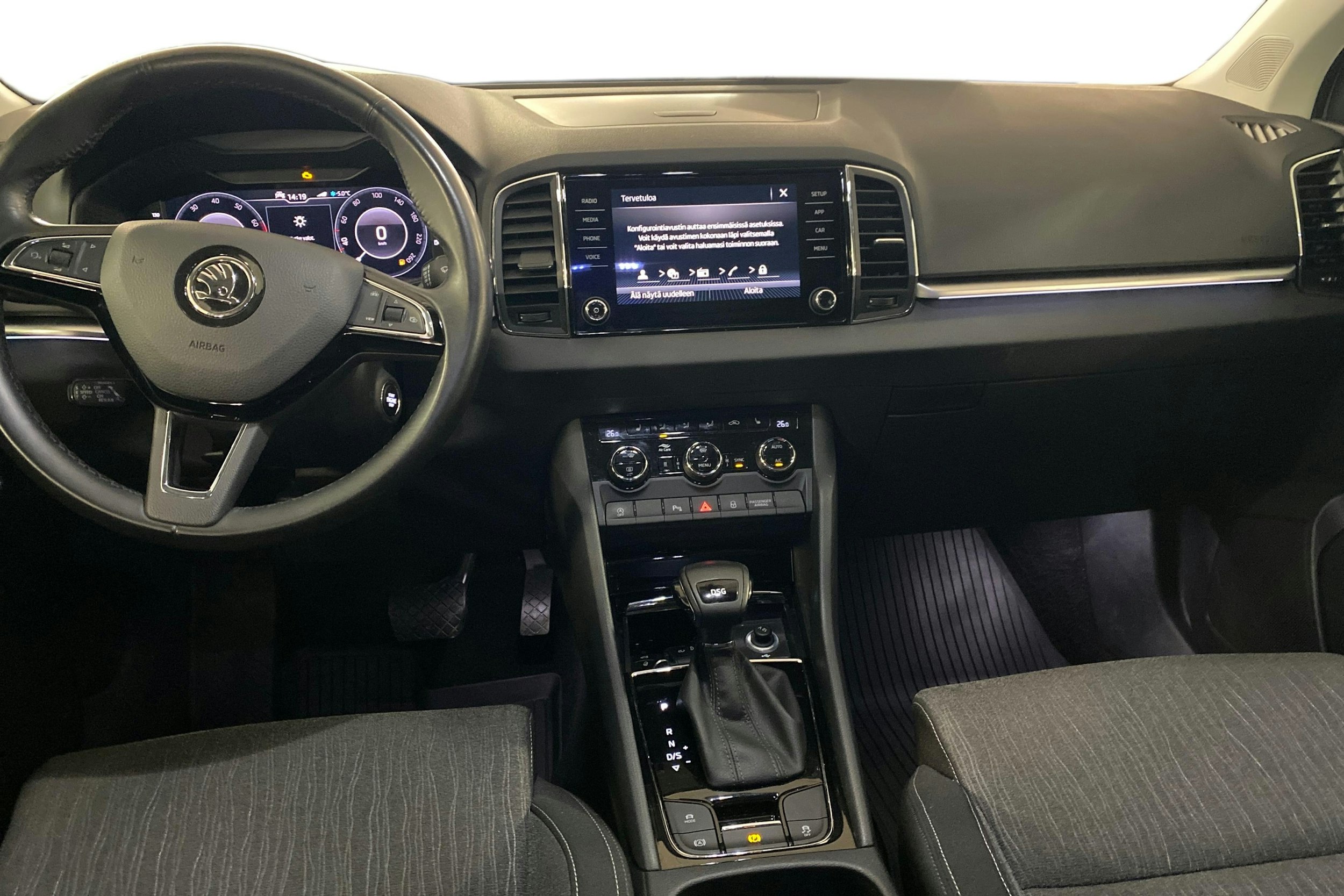 Valkoinen Skoda KAROQ 2020 kuva 9.