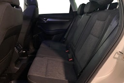 Valkoinen Skoda KAROQ 2020 kuva 10.