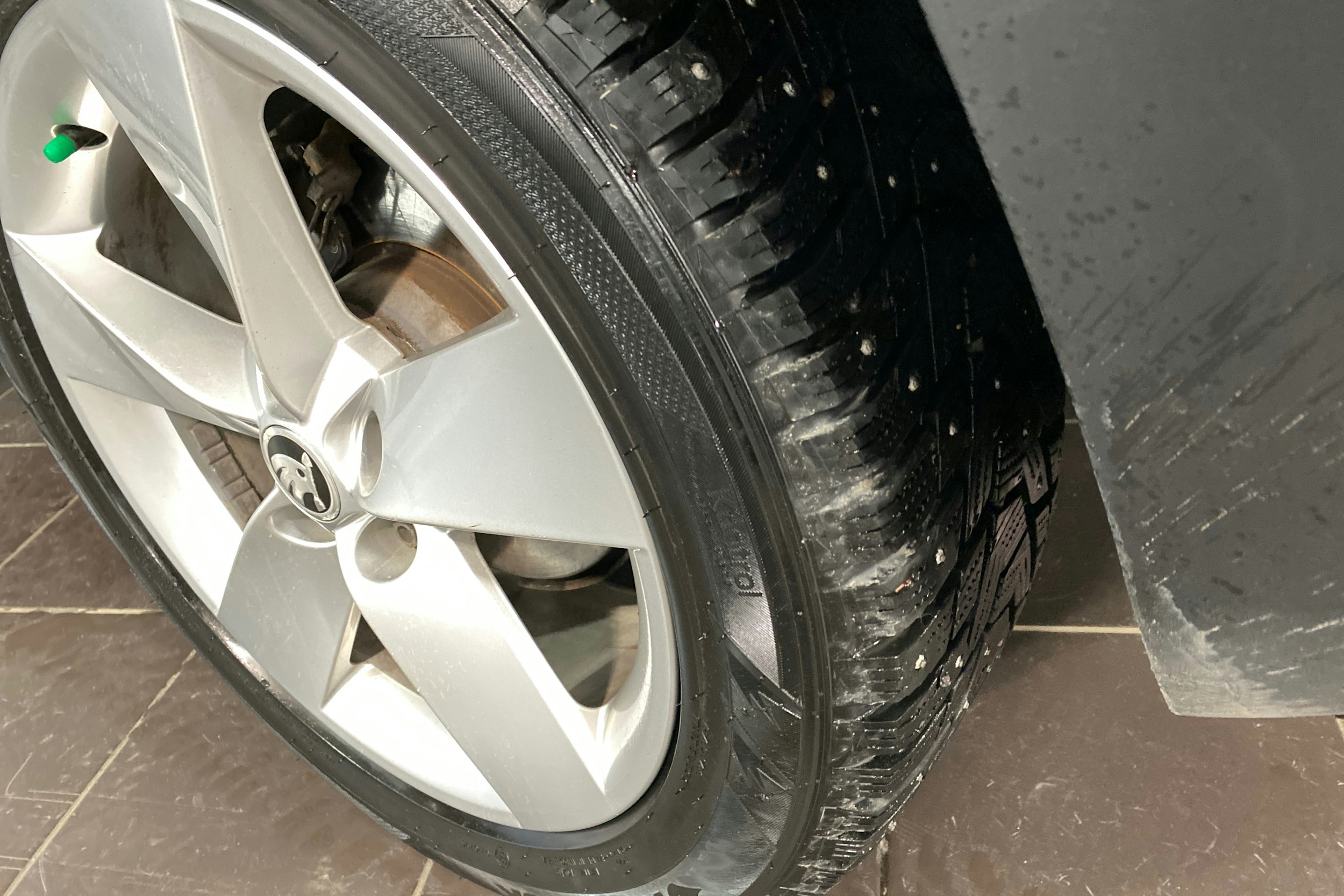 Valkoinen Skoda KAROQ 2020 kuva 13.