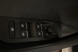 Valkoinen Skoda KAROQ 2020 kuva 18.