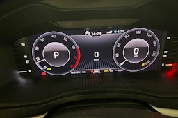 Valkoinen Skoda KAROQ 2020 kuva 22.