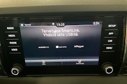 Valkoinen Skoda KAROQ 2020 kuva 27.