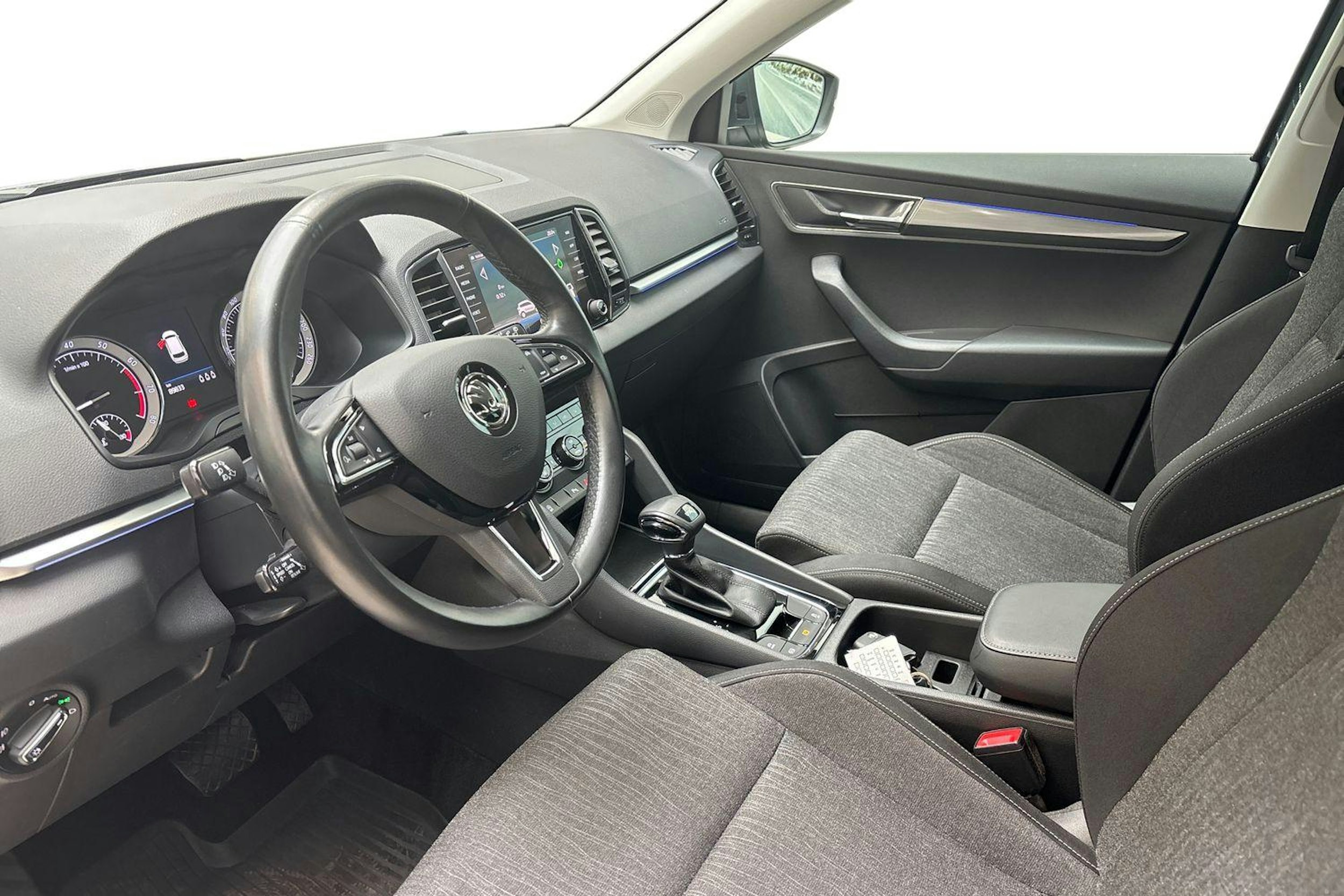 harmaa Skoda Karoq 2020 kuva 7.