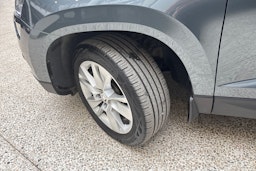 harmaa Skoda Karoq 2020 kuva 13.