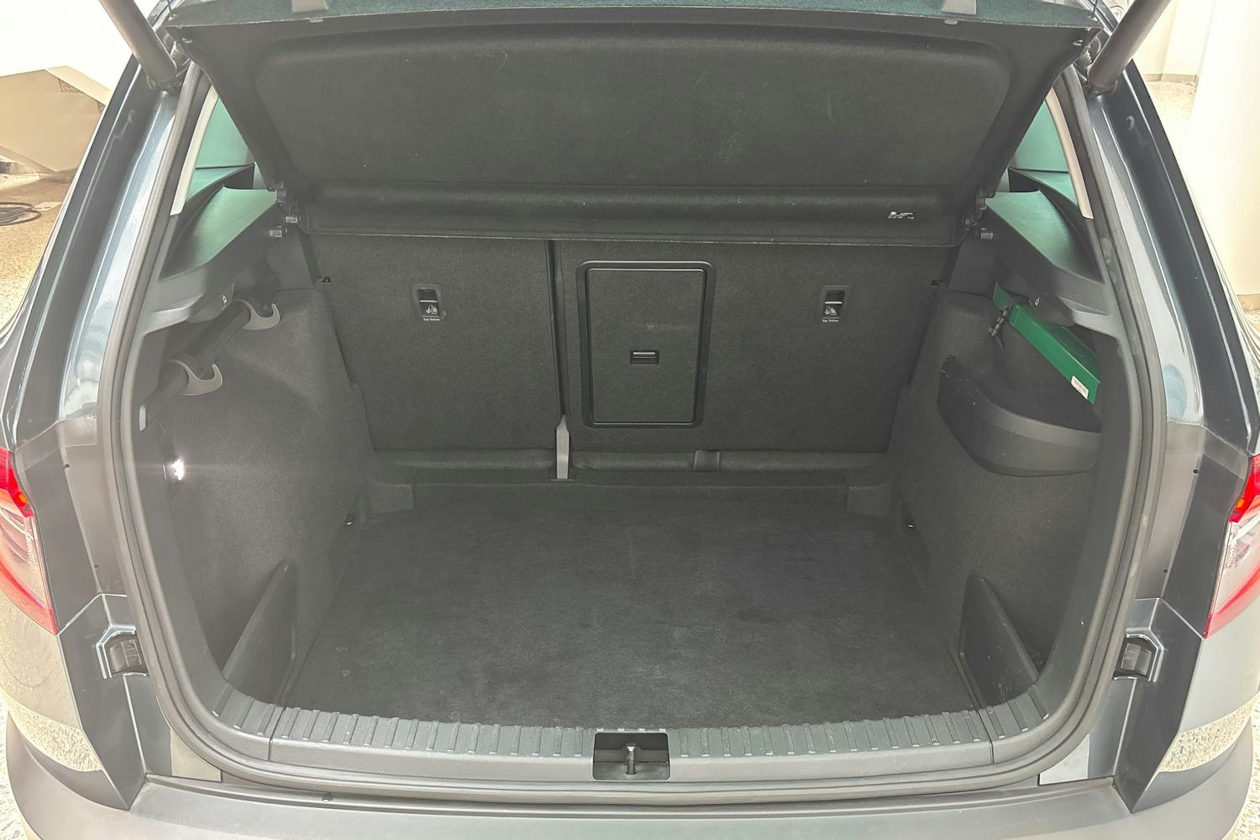 harmaa Skoda Karoq 2020 kuva 14.