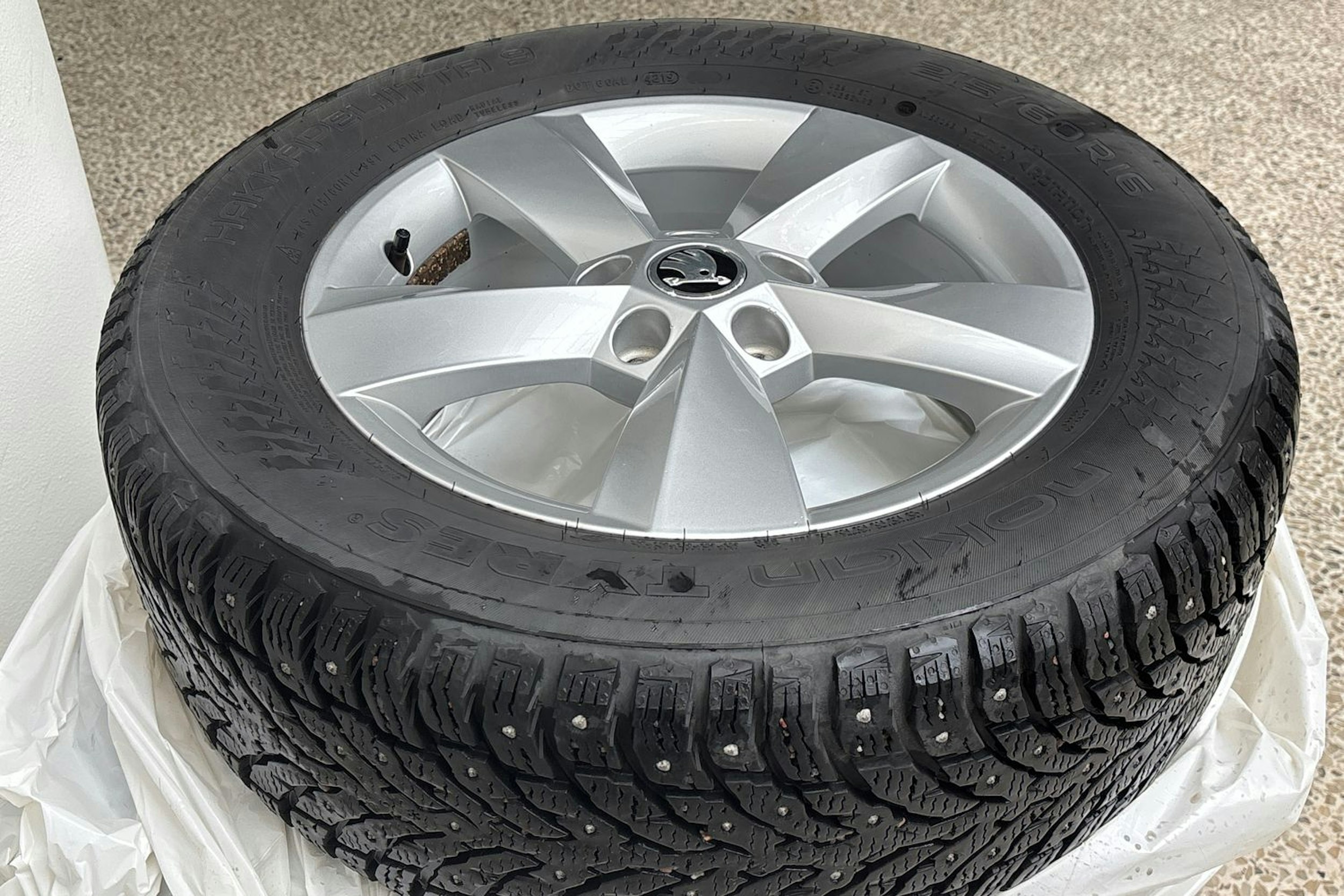 harmaa Skoda Karoq 2020 kuva 15.