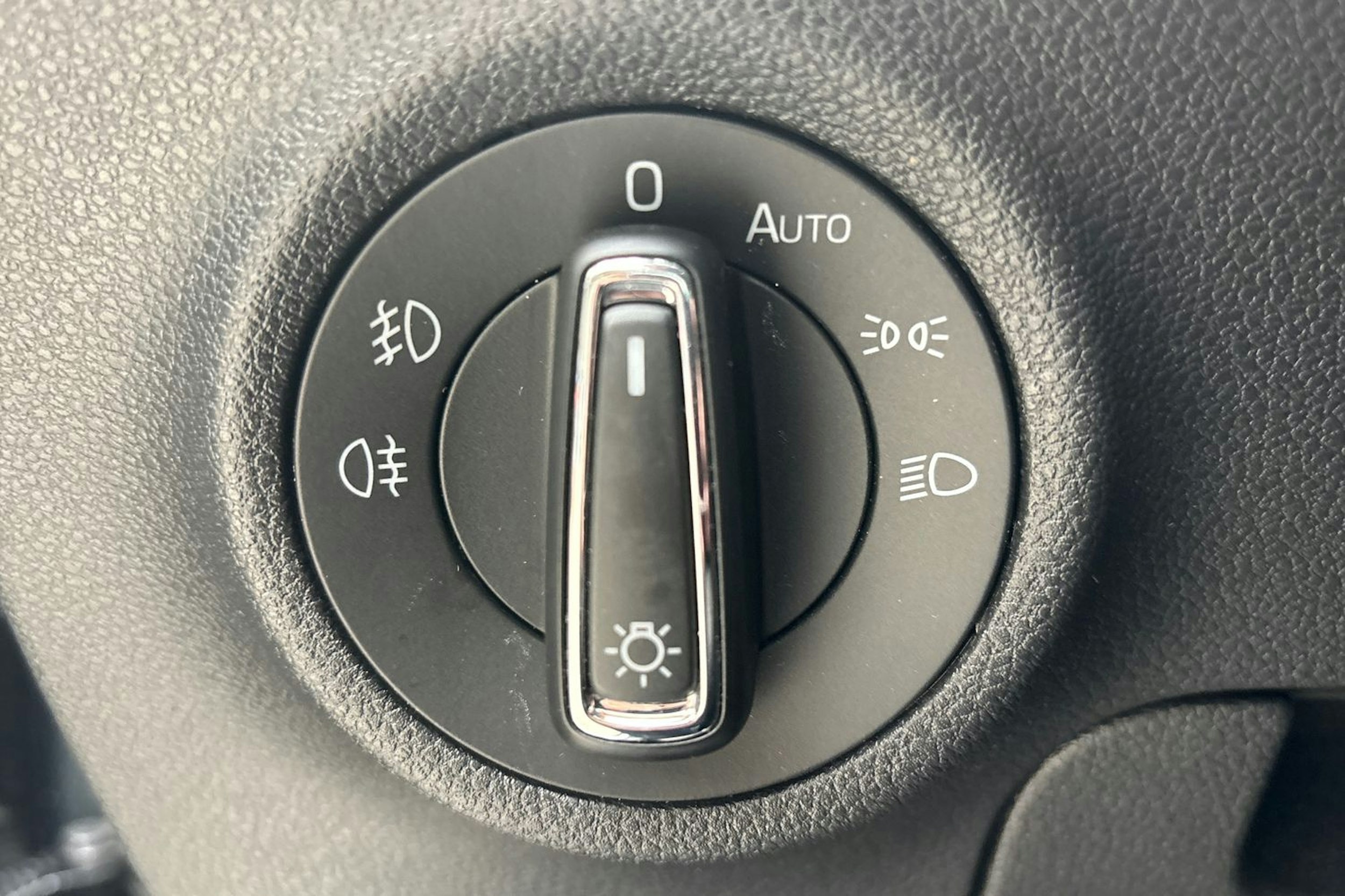 harmaa Skoda Karoq 2020 kuva 16.