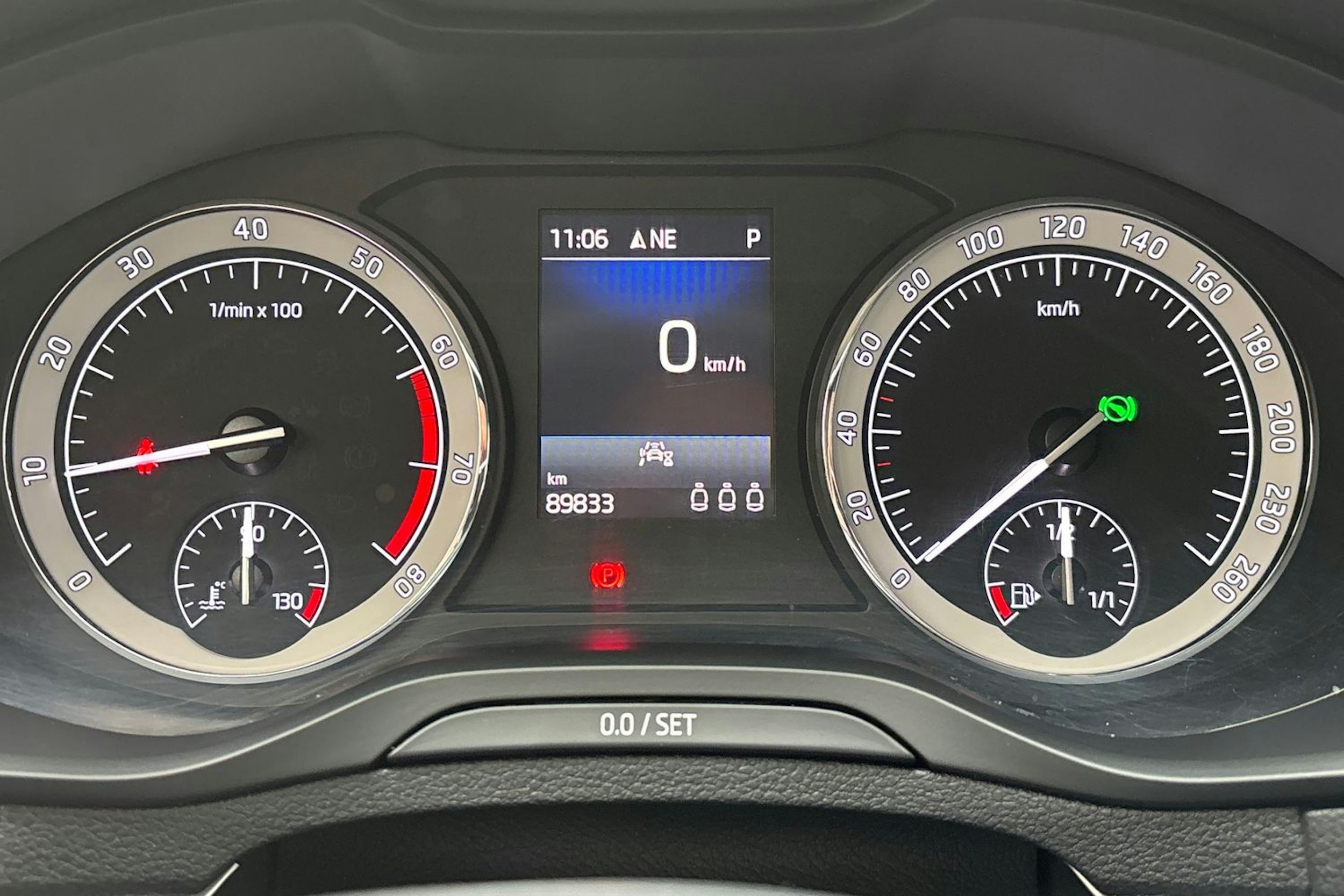 harmaa Skoda Karoq 2020 kuva 18.