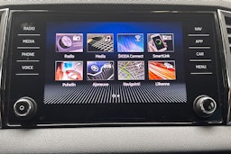 harmaa Skoda Karoq 2020 kuva 19.