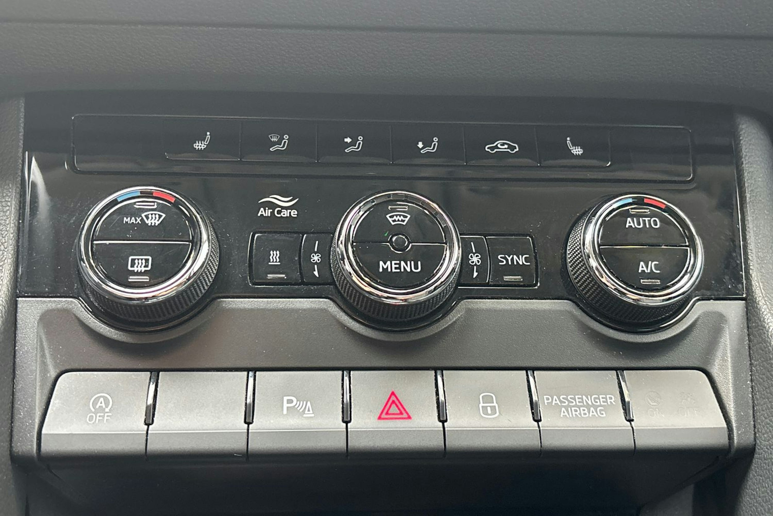 harmaa Skoda Karoq 2020 kuva 23.