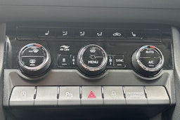 harmaa Skoda Karoq 2020 kuva 23.