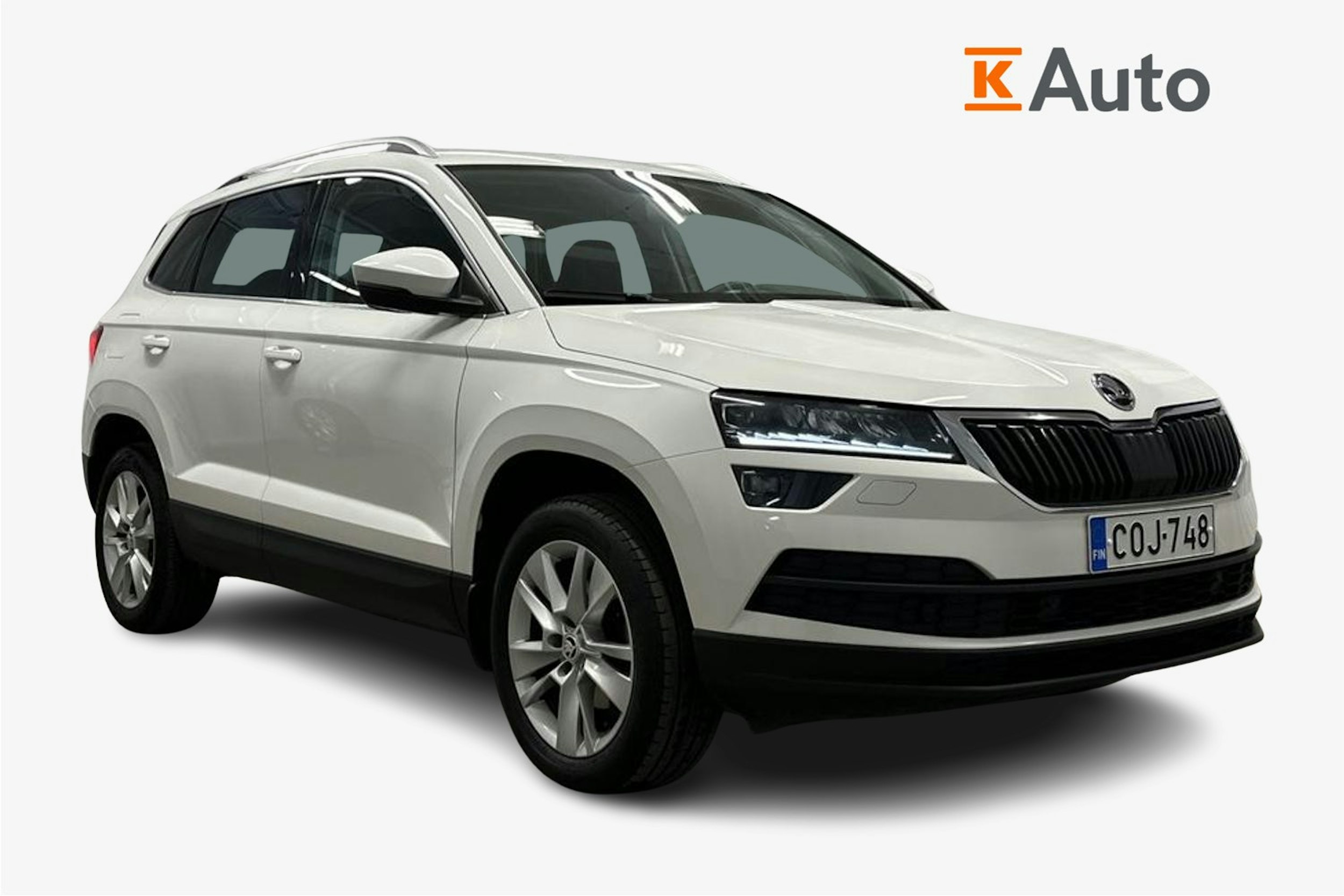 valkoinen Skoda Karoq 2020 kuva 1.