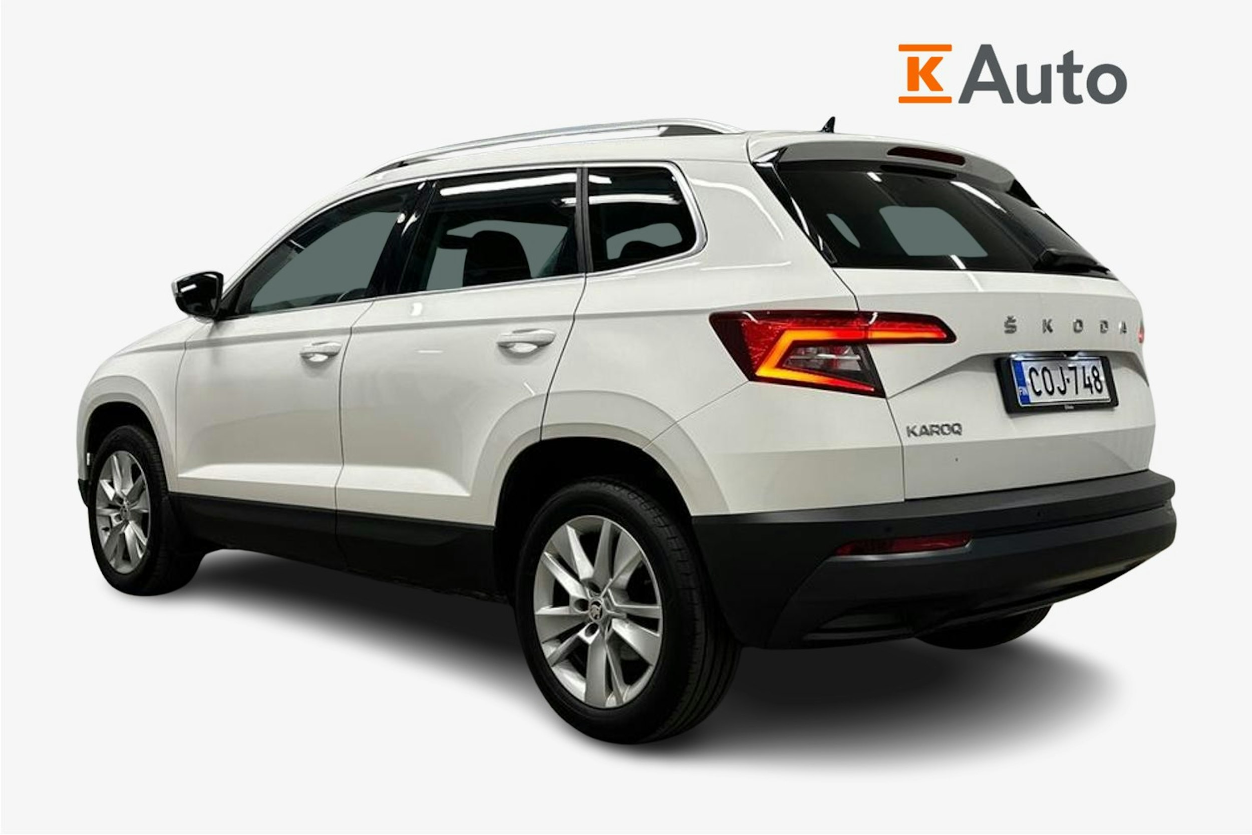 valkoinen Skoda Karoq 2020 kuva 2.