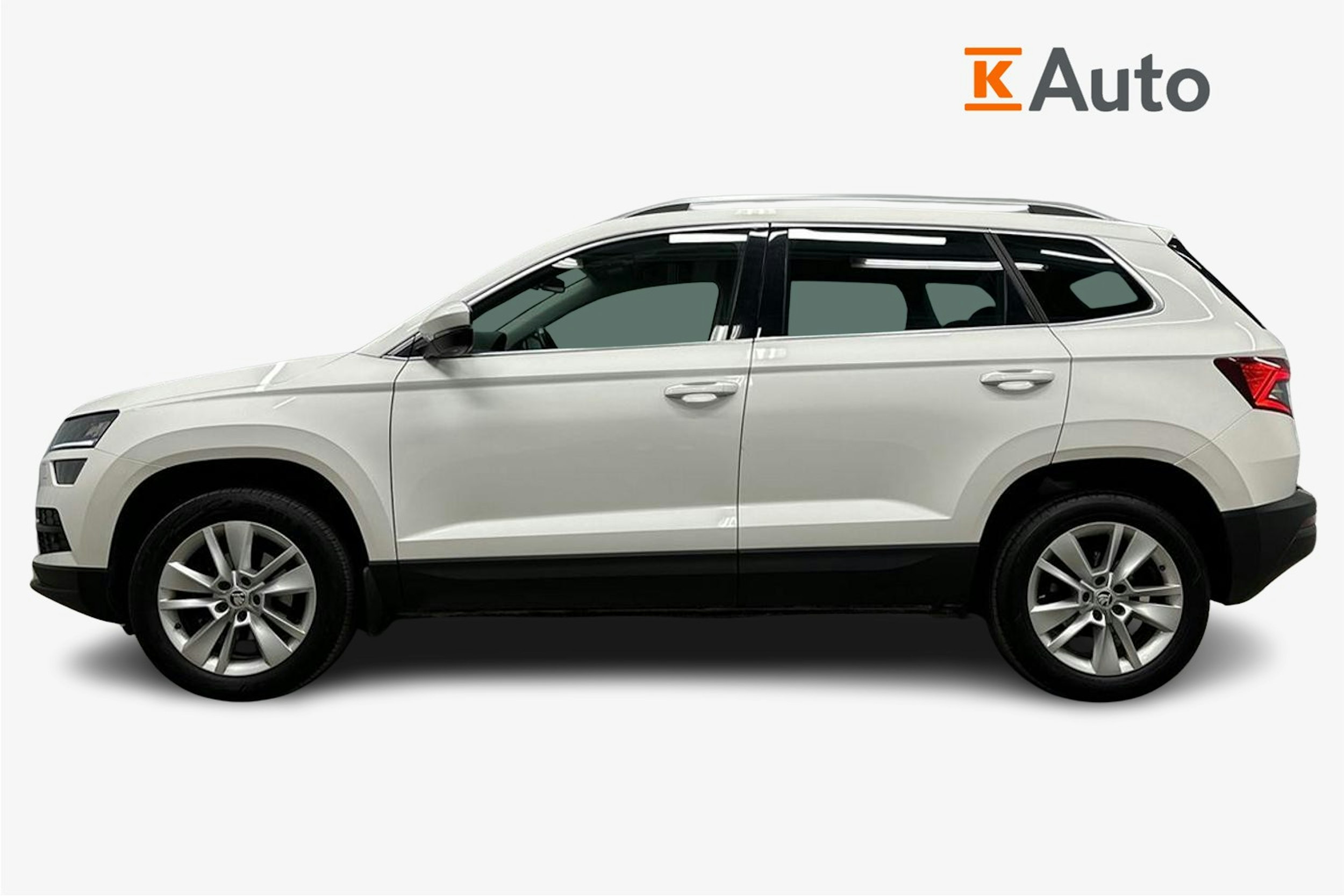valkoinen Skoda Karoq 2020 kuva 6.