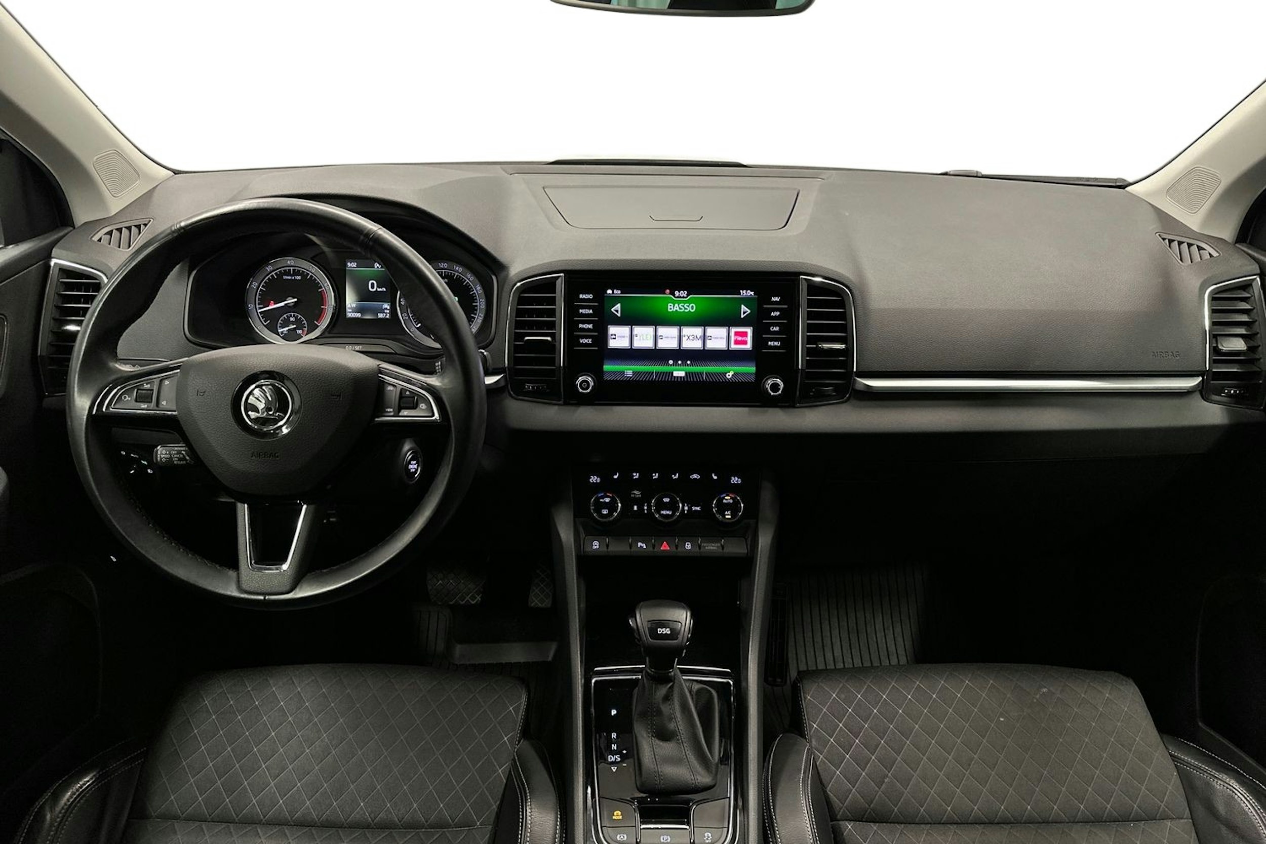 valkoinen Skoda Karoq 2020 kuva 9.