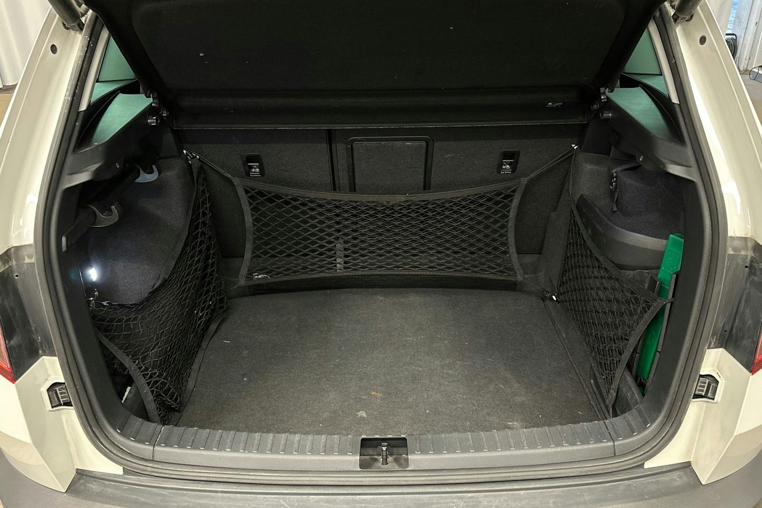 valkoinen Skoda Karoq 2020 kuva 14.