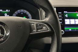 valkoinen Skoda Karoq 2020 kuva 19.