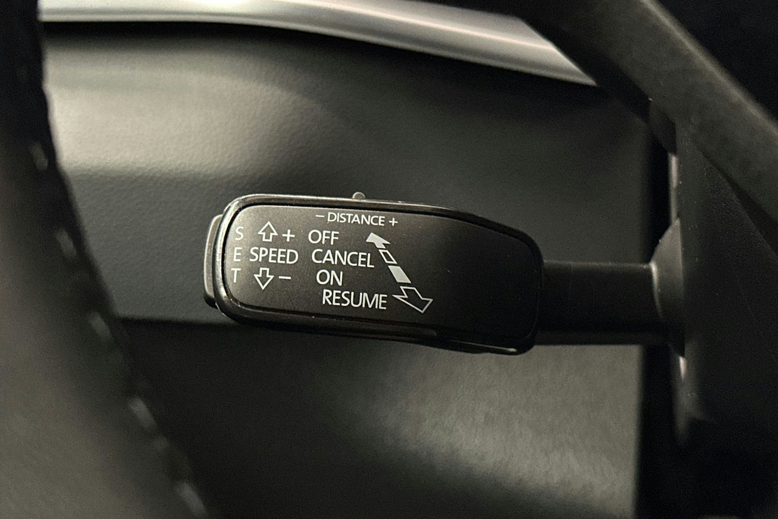 valkoinen Skoda Karoq 2020 kuva 20.