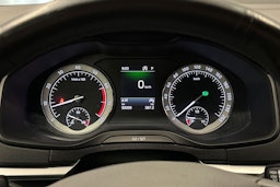 valkoinen Skoda Karoq 2020 kuva 21.