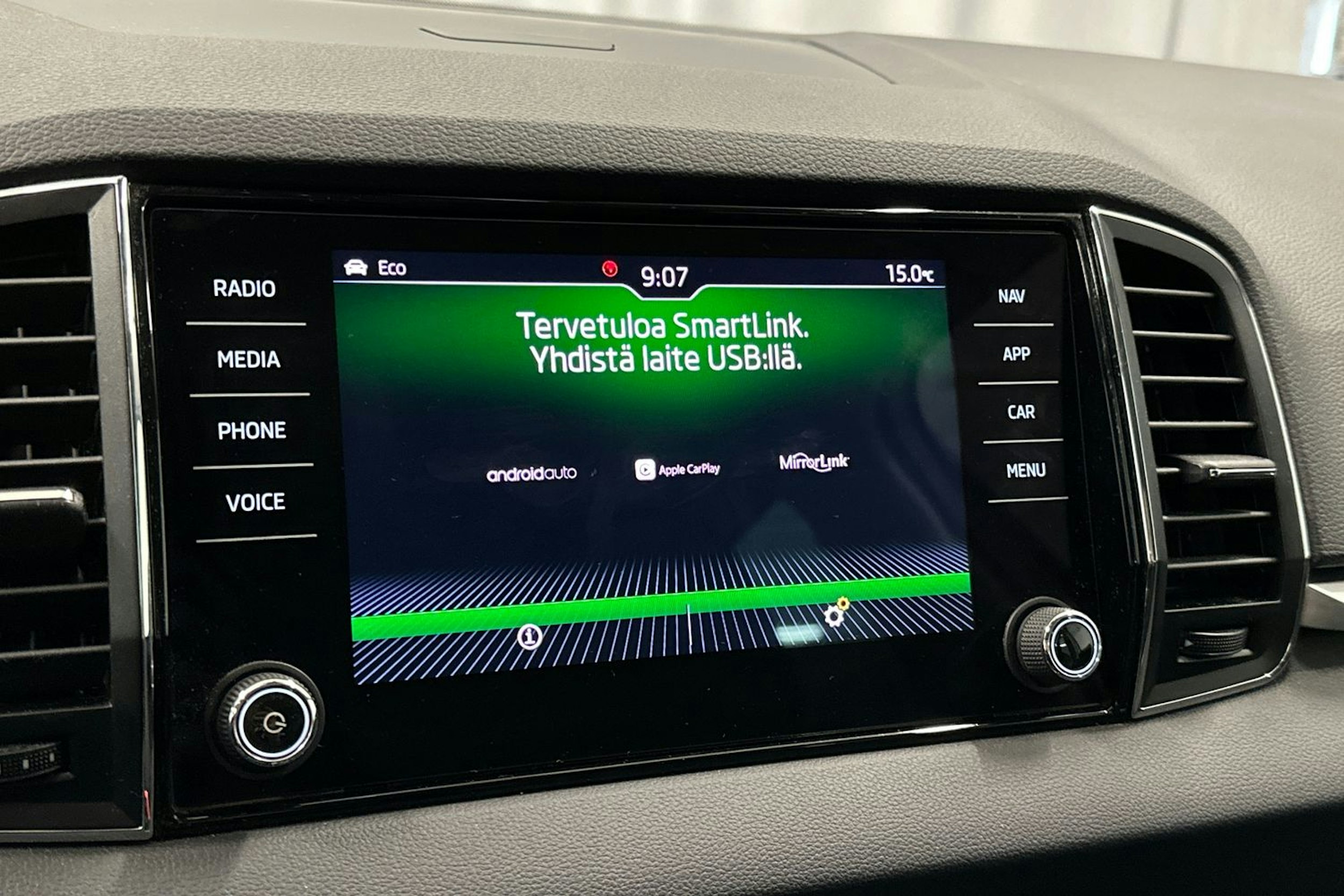 valkoinen Skoda Karoq 2020 kuva 28.