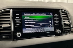 valkoinen Skoda Karoq 2020 kuva 32.