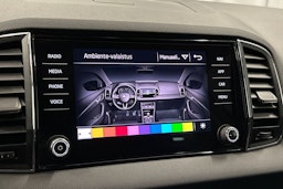 valkoinen Skoda Karoq 2020 kuva 33.