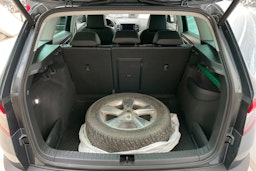 harmaa Skoda Karoq 2020 kuva 14.
