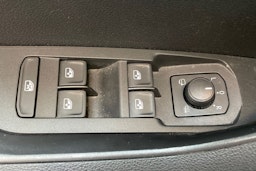 harmaa Skoda Karoq 2020 kuva 18.