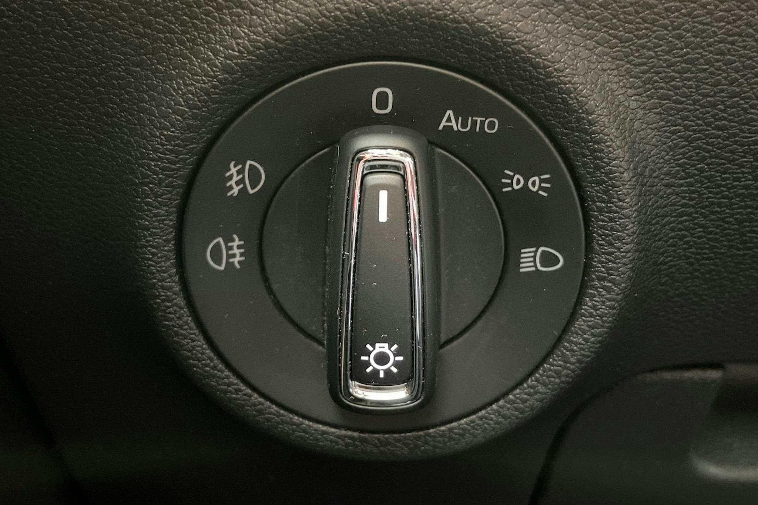 harmaa Skoda Karoq 2020 kuva 19.