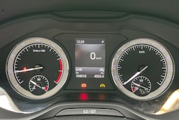 harmaa Skoda Karoq 2020 kuva 23.