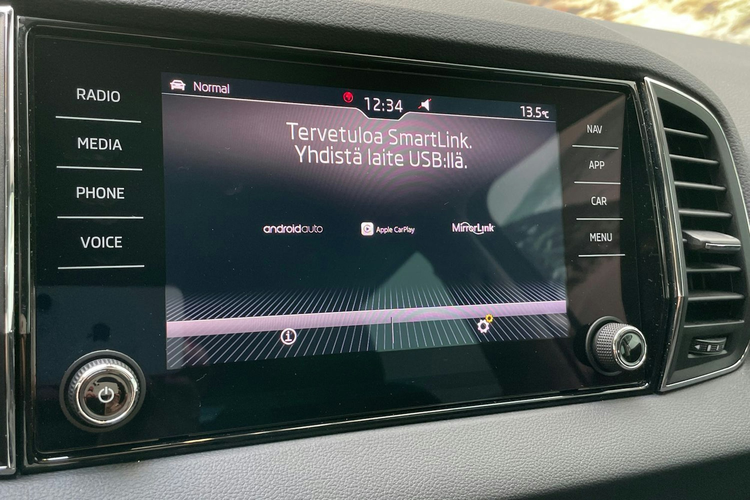 harmaa Skoda Karoq 2020 kuva 26.