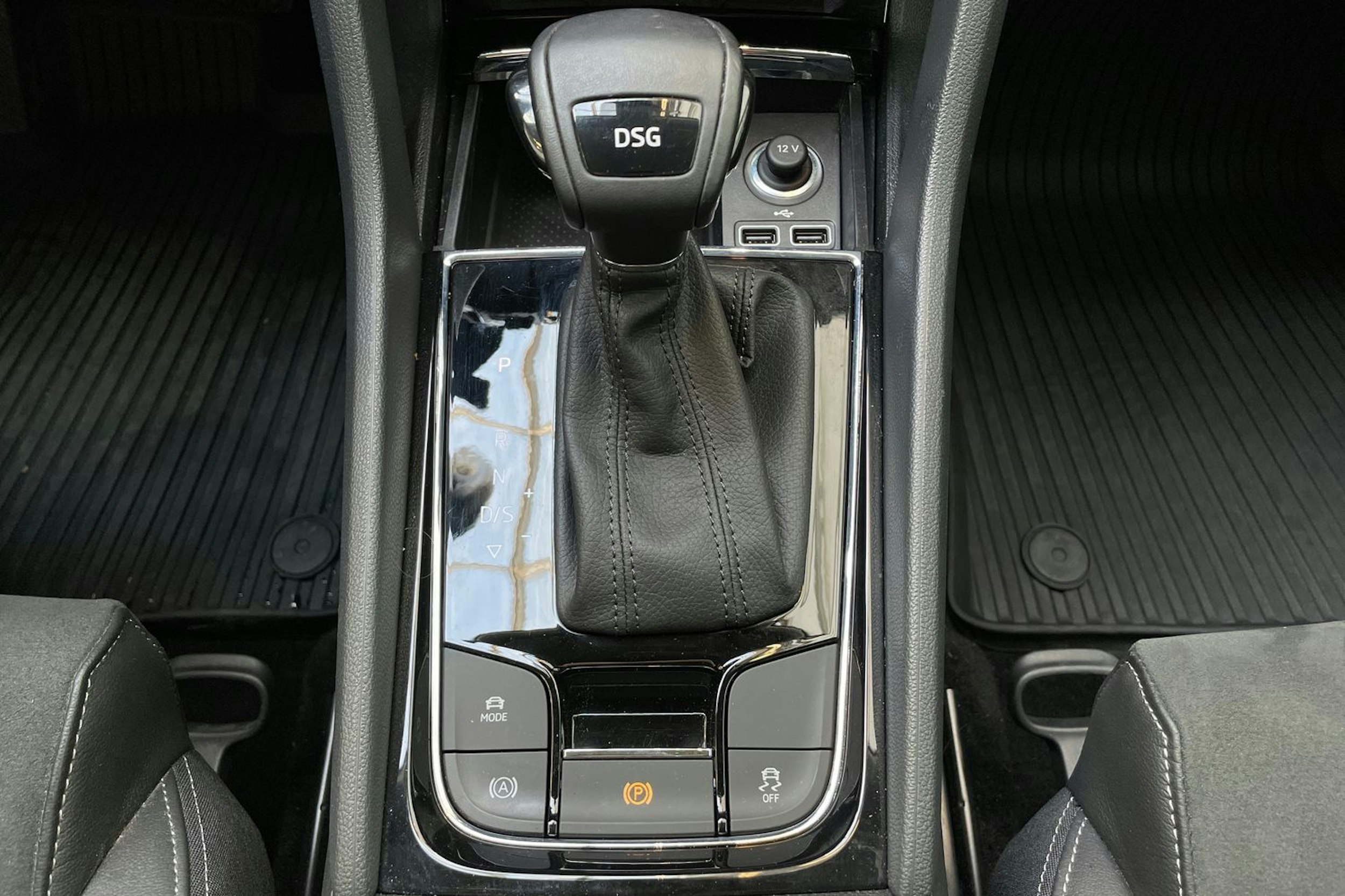 harmaa Skoda Karoq 2020 kuva 30.