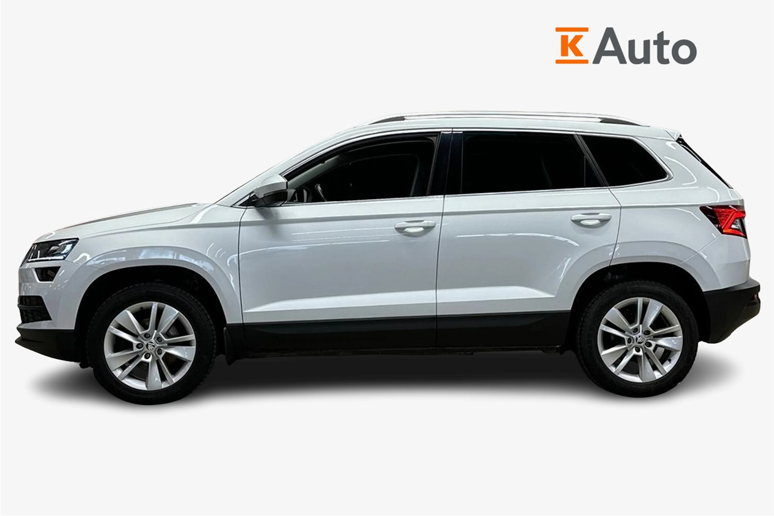 valkoinen Skoda Karoq 2020 kuva 7.