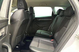 valkoinen Skoda Karoq 2020 kuva 11.