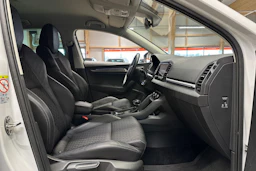 valkoinen Skoda Karoq 2020 kuva 15.