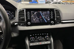 valkoinen Skoda Karoq 2020 kuva 22.
