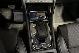 valkoinen Skoda Karoq 2020 kuva 23.