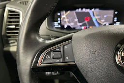 valkoinen Skoda Karoq 2020 kuva 28.